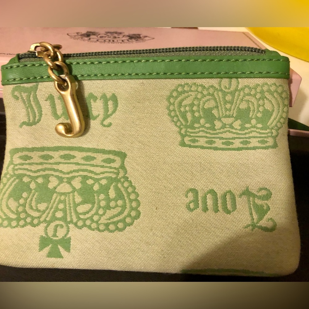 ๐ *VINTAGE* JUICY COUTURE LIGHT GREEN CHANGE POUCH W/ ZIPPER! ๐ - Picture 3 of 7